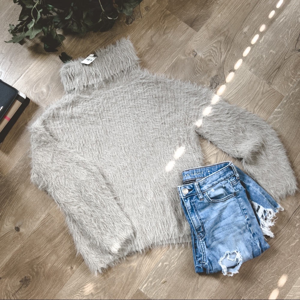 Express Sweater - Picture 3 of 5